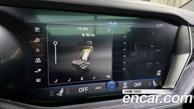 Volkswagen Touareg 2022 — photo 18