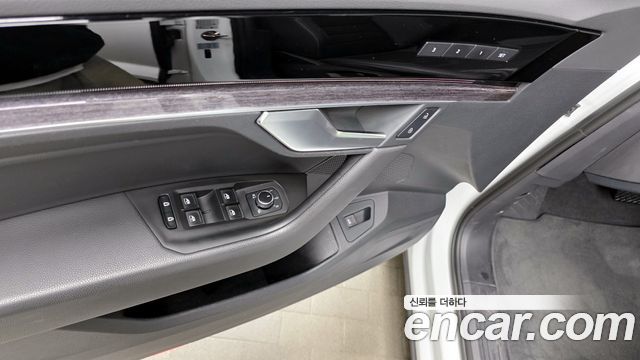 Volkswagen Touareg 2022 — photo 19