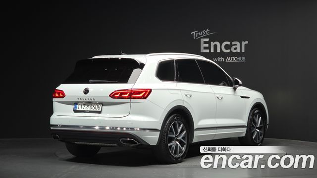 Volkswagen Touareg 2022 — photo 2
