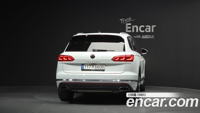 Volkswagen Touareg 2022 — photo 4