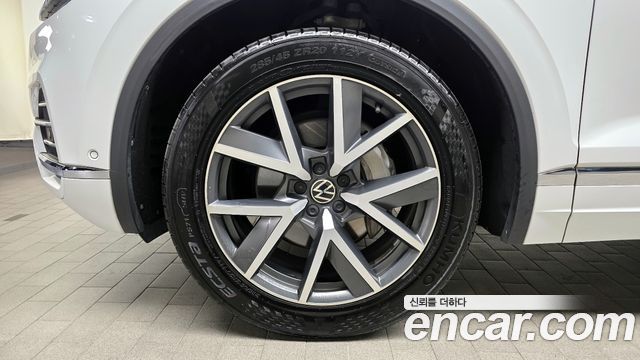 Volkswagen Touareg 2022 — photo 5
