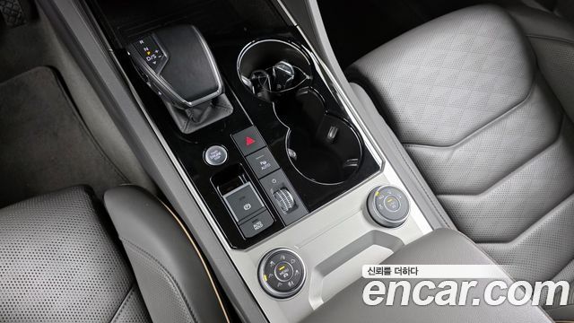 Volkswagen Touareg 2022 — photo 9