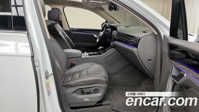 Volkswagen Touareg 2022 — photo 10