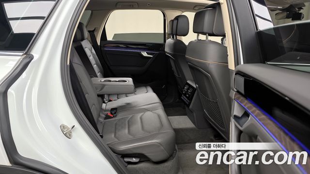 Volkswagen Touareg 2022 — photo 12