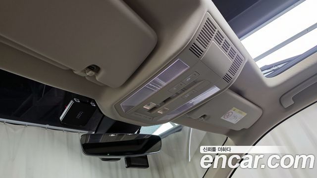 Volkswagen Touareg 2022 — photo 14