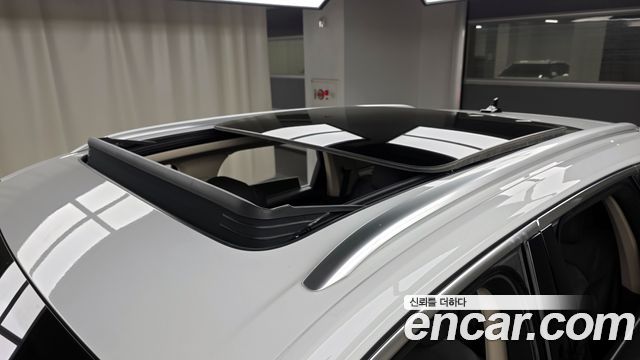 Volkswagen Touareg 2022 — photo 18