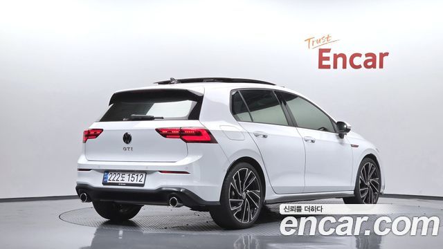 Volkswagen Golf 2024 — photo 2