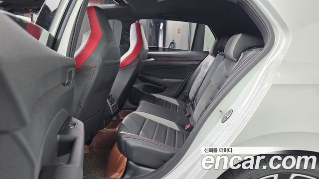 Volkswagen Golf 2024 — photo 18