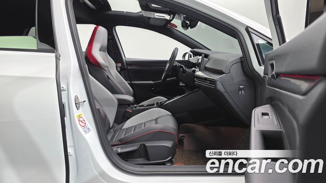 Volkswagen Golf 2024 — photo 16