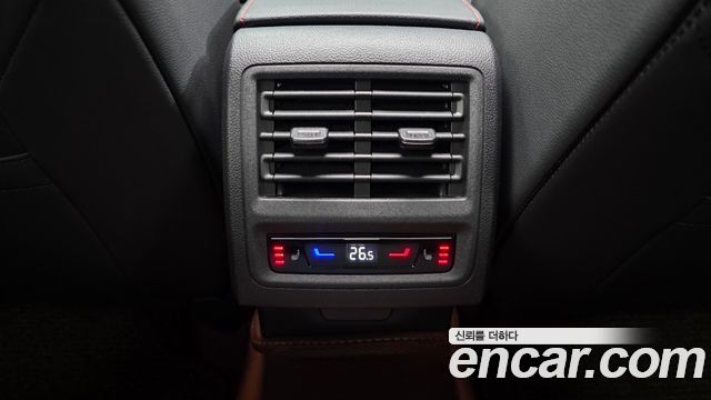 Volkswagen Golf 2024 — photo 28