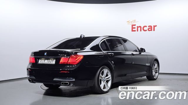 BMW 7-Series 2011 — photo 2