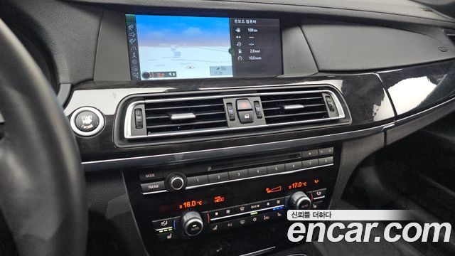 BMW 7-Series 2011 — photo 15
