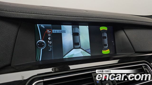 BMW 7-Series 2011 — photo 16