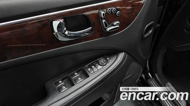 Hyundai Equus 2010 — photo 17