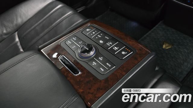Hyundai Equus 2010 — photo 18