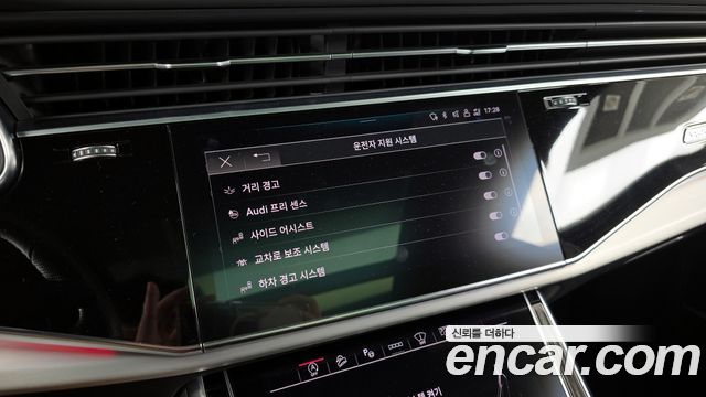 Audi Q8 2021 — photo 16