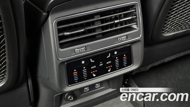 Audi Q8 2021 — photo 19