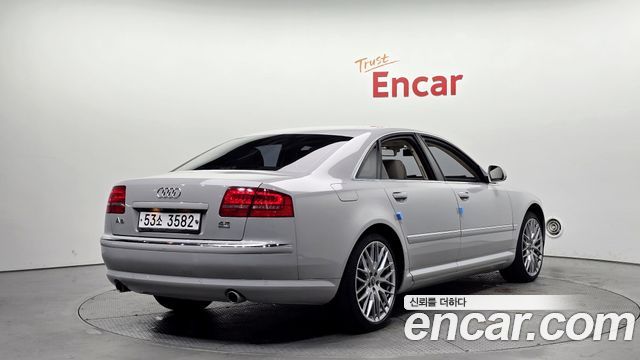 Audi A8 2010 — photo 2
