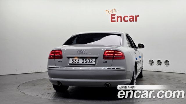 Audi A8 2010 — photo 4