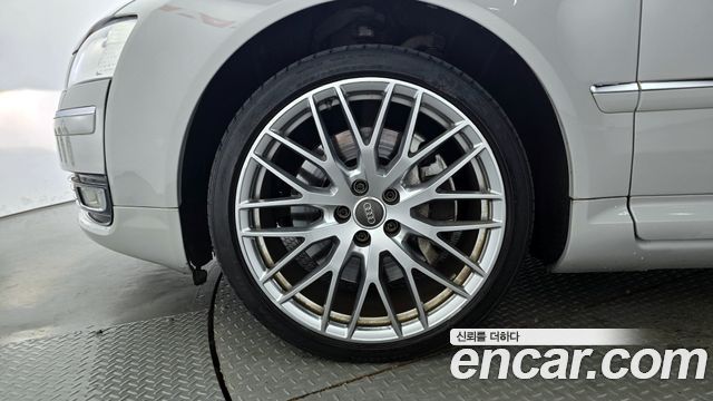 Audi A8 2010 — photo 5
