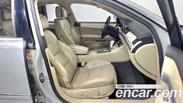 Audi A8 2010 — photo 12