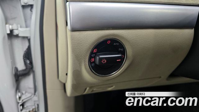 Audi A8 2010 — photo 14