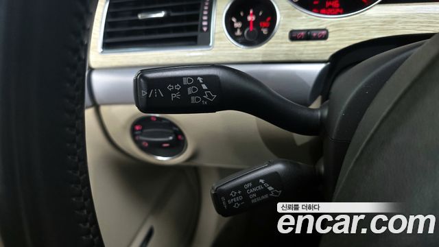 Audi A8 2010 — photo 16