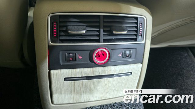 Audi A8 2010 — photo 18