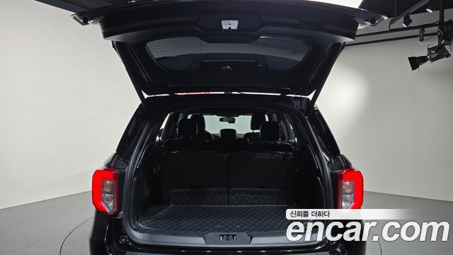 Ford Explorer 2020 — photo 20