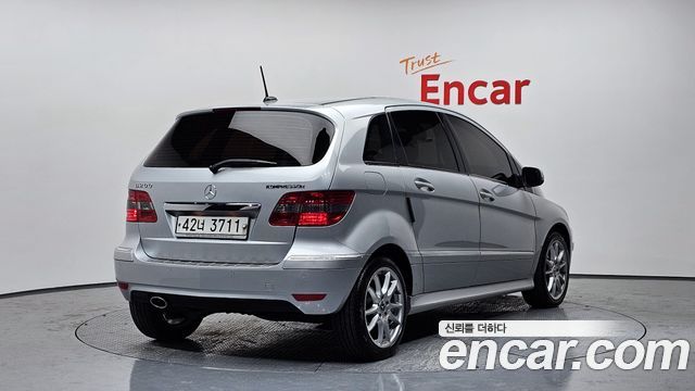 Mercedes-Benz B-Class 2009 — photo 2