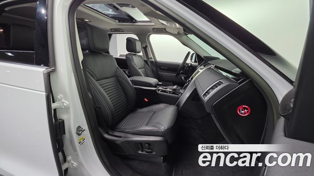 Land Rover Discovery 2023 — photo 10