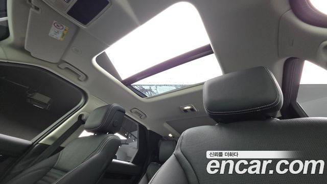 Land Rover Discovery 2023 — photo 11