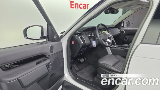 Land Rover Discovery 2023 — photo 12