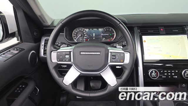 Land Rover Discovery 2023 — photo 13