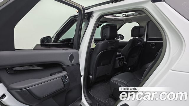 Land Rover Discovery 2023 — photo 17