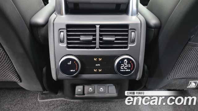 Land Rover Discovery 2023 — photo 18