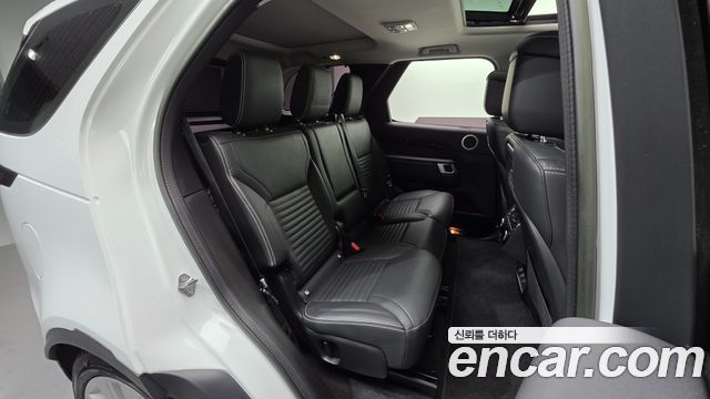 Land Rover Discovery 2023 — photo 19