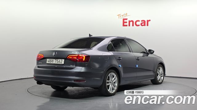 Volkswagen Jetta 2015 — photo 2