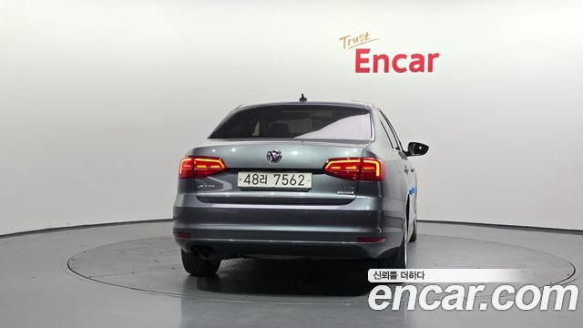 Volkswagen Jetta 2015 — photo 4