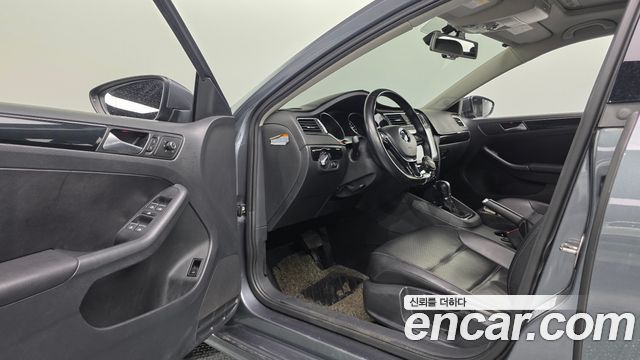 Volkswagen Jetta 2015 — photo 12