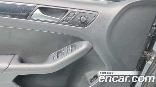 Volkswagen Jetta 2015 — photo 13