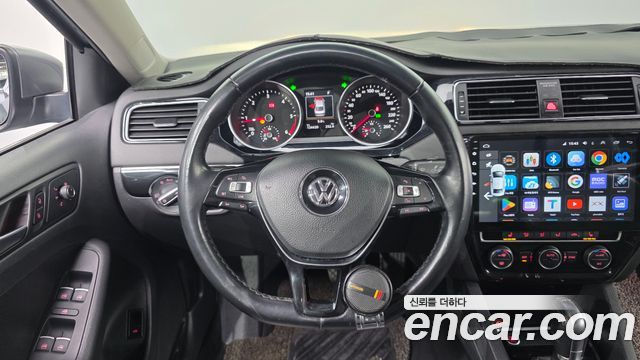 Volkswagen Jetta 2015 — photo 14