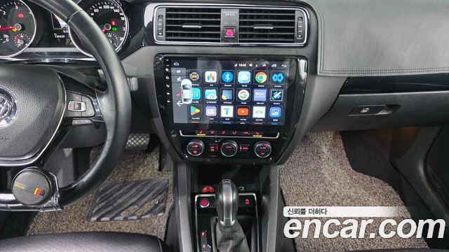Volkswagen Jetta 2015 — photo 15