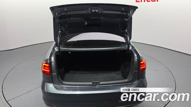 Volkswagen Jetta 2015 — photo 20