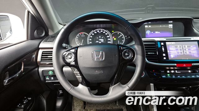 Honda Accord 2016 — photo 13