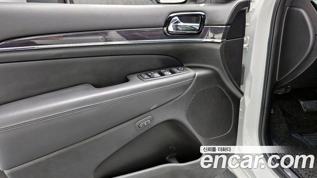 Jeep Cherokee 2019 — photo 17