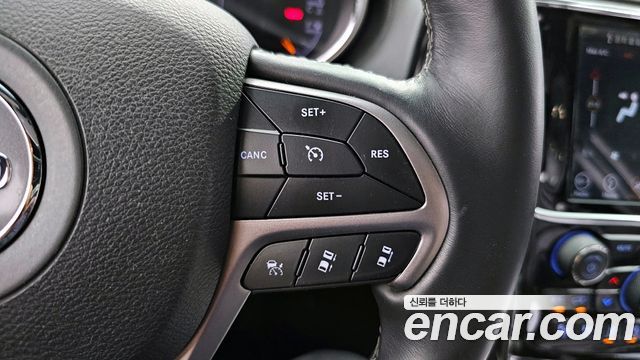 Jeep Cherokee 2019 — photo 18