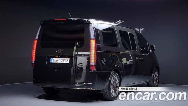 Hyundai Staria 2022 — photo 2