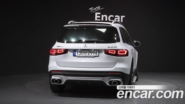 Mercedes-Benz GLB-Class 2023 — photo 4