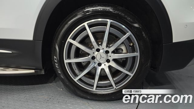 Mercedes-Benz GLB-Class 2023 — photo 5
